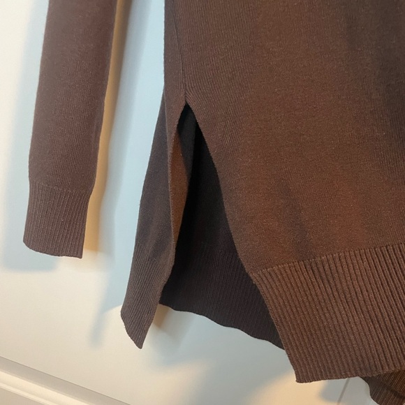 Commense Brown Turtleneck Sweater - Picture 5 of 8